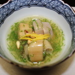 料亭旅館　いちい亭 - 〈夕食〉炊合せ(海老芋、下仁田葱、揚げ餅麩の青菜餡かけ)