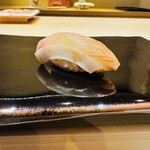 大阪天満宮 鮨とよなが - ブリ(北海道)