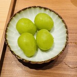 大阪天満宮 鮨とよなが - シャインマスカット