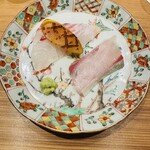 大阪天満宮 鮨とよなが - タイ(カラスミ添え)、縞鯵