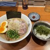 らぁ麺 とうひち - 料理写真:濃厚豚骨らぁ麺に味玉を追加して焼ばらのり飯付きで