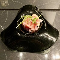 VinIX - ブラータチーズの上に、いちじくとパルマ産の生ハムを合わせた一皿。