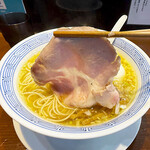 らぁめん 信 - 大き目の豚肩ロース低温調理チャーシュー