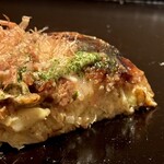 象屋 - (;ﾟДﾟ)(ﾟДﾟ;(ﾟДﾟ;)  キャベツがめちゃくちゃ甘い！！！
      やさしいお出汁やと思ってたけど、これキャベツか！
      やわらかいふわふわ生地、しっとりもしていて唯一や