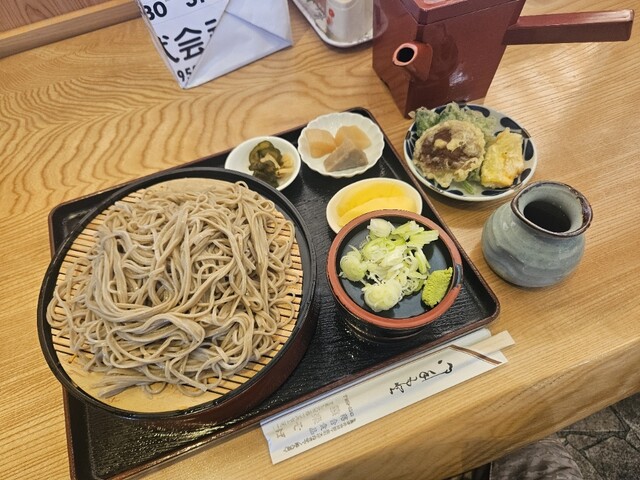 猿楽そば &ndash; 養鱒公園の本格そばと地元食材の魅力