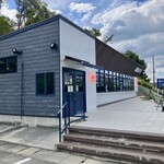 肉の青木商店 - 店舗外観@秋晴れ