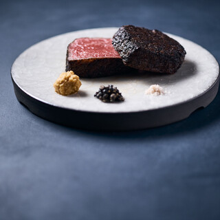 躍動感あふれる食空間腕利きの料理人が繰り広げる舞台。