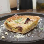 トリワイン ＰＩＫＯＳＨＨＨＵ - くりとトロトロたまねぎのキッシュ