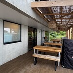 レモン食堂 - 自然光とランプの灯りが交差する特等席。