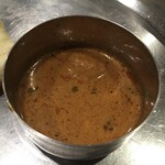 AMAN KITCHEN - ナンが若干余ってしまったのですが、すかさずチョイ足しカレーを持ってきてくれました♪