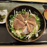 和dining櫻 - 土佐鰹漬け丼。生タマネギ好かん