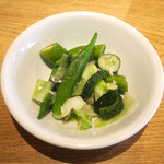 スガハラ - サラダ（オクラ + きゅうり + 万願寺唐辛子 + ゴーヤ + キャベツ）