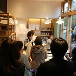 １時間後、ようやく販売カウンターまで到着！