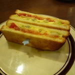 星乃珈琲店 - エビとアボカド、卵のサンドイッチ（580円）