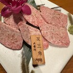 A5仙台牛焼肉 肉豊作 - 