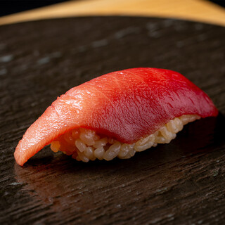 “串揚げと鮨”職人技の融合が生む、唯一無二の贅