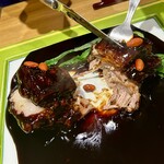 老虎菜 - コース
      鎮江黒醋のとろとろ角煮酢豚