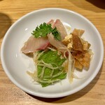 老虎菜 - コース
      アオリイカの葱山椒ソース
      本日のお刺身サラダ/ロ水鶏（よだれどり）