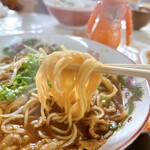 支那そば　たかはし - 後半、玉子と絡めて美味しく♬