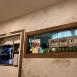 Sandwich Cafe to‐talite - 窓の向こうが厨房&パン焼きエリア。
