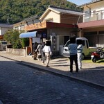 中華そば専門店 笠北 - 笠岡ラーメン 笠北 12:05頃 行列出来ています (2025.10.30)