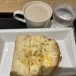 Sandwich Cafe to‐talite - クロックムッシュ、と、コーヒー。