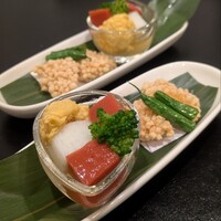 泳ぎとらふぐ活蟹料理 あじ平 - 先付け(穴子の黄身煮・白身魚のあられ揚げ)