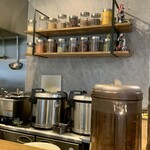 SPICY CURRY 魯珈 - スパイスのボトル