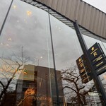 スターバックス リザーブ ロースタリー トウキョウ - 外から見える店内（１）
