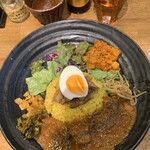 SPICY CURRY 魯珈 - ろかプレート(魯珈チキンカレー)+ 大根のウールガイ