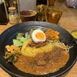 SPICY CURRY 魯珈 - ろかプレート(魯珈チキンカレー)+ 大根のウールガイ