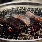 炭火焼肉ホルモン まるは - 