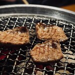 炭火焼肉ホルモン まるは - 