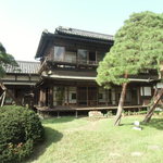 京亭 - 庭園から見る旅館