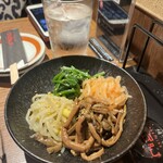 焼肉トラジ - ナムル。塩気がちょうどよいので、箸休めにぴったり。