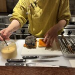 食堂さいと右 - 調理風景　チキンカツサンド調理中