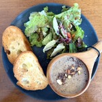 スープホリック - ・ナッツと5種きのこのポタージュ 610円/税込
・モーニングセット +200円/税込