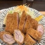 とん汁の店 まるやま食堂 - 料理写真:上ロースと上ヒレ　2000円