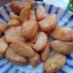 立ち呑み 晩杯屋 - 揚げニンニク