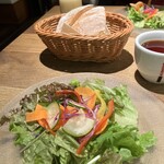 NATURA MARKET - サラダ、パン、ルイボスティー