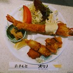 喫茶オリノ - 令和7年10月 平日ランチタイム(11:00〜15:00)
特製エビフライランチ 税込1650円
特大エビ1尾・ミックスフライ・一品・ライス・サラダ・みそ汁付