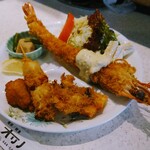 喫茶オリノ - 令和7年10月 平日ランチタイム(11:00〜15:00)
特製エビフライランチ 税込1650円
特大エビ1尾・ミックスフライ・一品・ライス・サラダ・みそ汁付