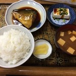 Heiwa Shokudou - 本日のランチ煮魚定食500円