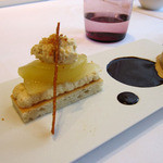 プレヴナンス - 長野産洋梨ヘーゼルナッツのダコワーズ、秋の装い　キャラメル・サレのグラス、ローズマリーの香り　誕生日の飾りつけもしてくれました。