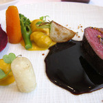 プレヴナンス - 宮城産天然日本鹿のロティ、旬野菜のアンサンブル、カヤの実の香り