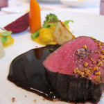 プレヴナンス - 宮城産天然日本鹿のロティ、旬野菜のアンサンブル、カヤの実の香り　鹿肉の旨さを久々に堪能しました。お野菜も小さいながら、しっかり主張していました。