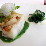 プレヴナンス - 五島列島直送アオハタのヴァブールとホタテのポアレ、ほうれん草のバターソース　ほうれん草の旨さはビックリしましたが、お魚は別オーダーのアマダイが好みでした。