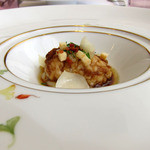 プレヴナンス - 鱈の白子のムニエル。
      ほっこりとしたカブと百合根と。
      ソースはブール・ノワゼット(焦がしバター)。
      最後にレモンの香りを添えて。