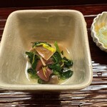 木佐貫 - おひたし＝石川県の芝茸（シバタケ＝他のエリアではアミタケと呼ばれる）、軸と傘が大きめな畑しめじ、ほうれん草