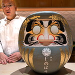 銀座 しのはら - 手前に大将、奥にダルマ。あれ？違うか。